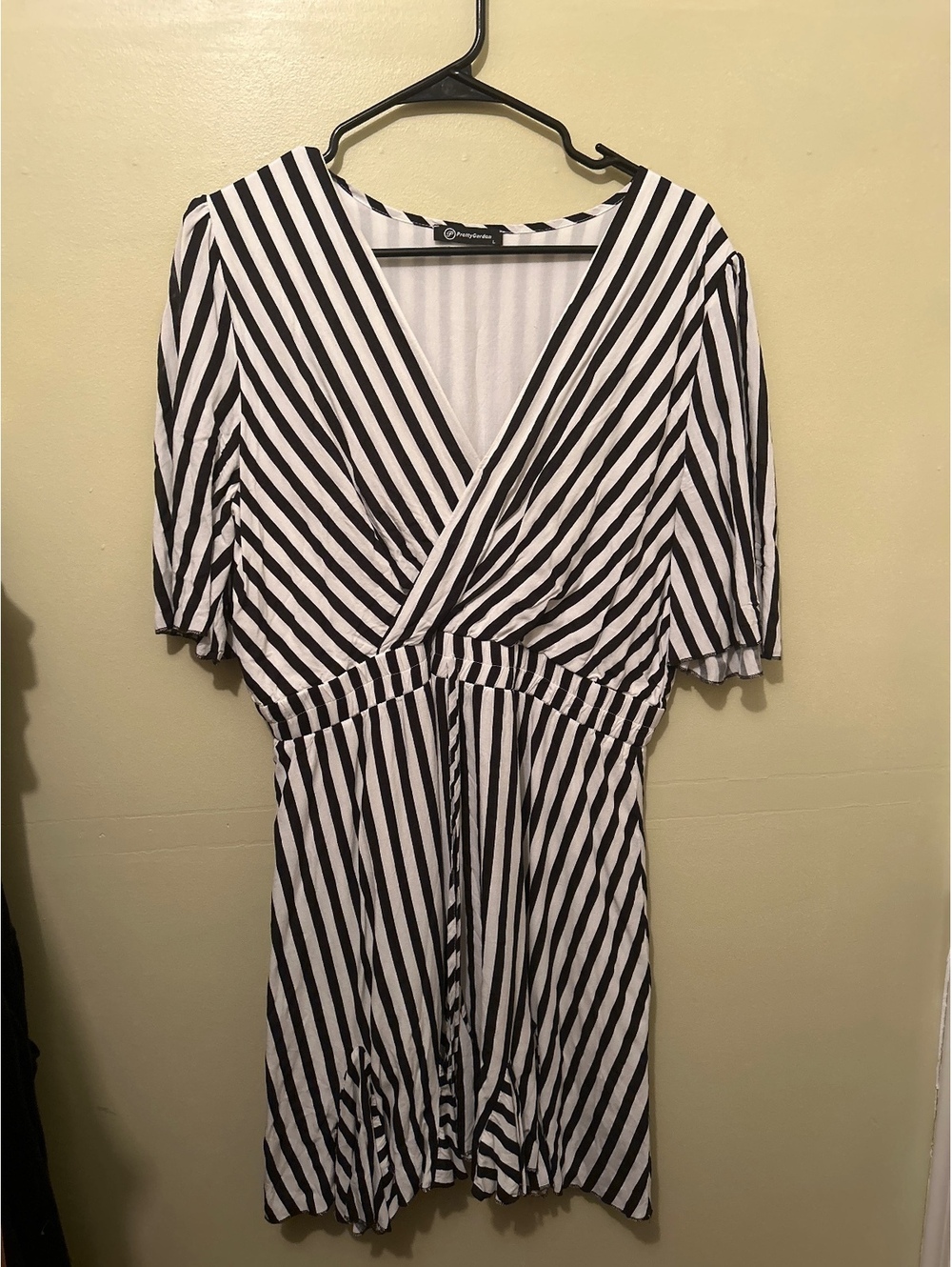 PrettyGarden Black and White Striped V-Neck Dress Size Large